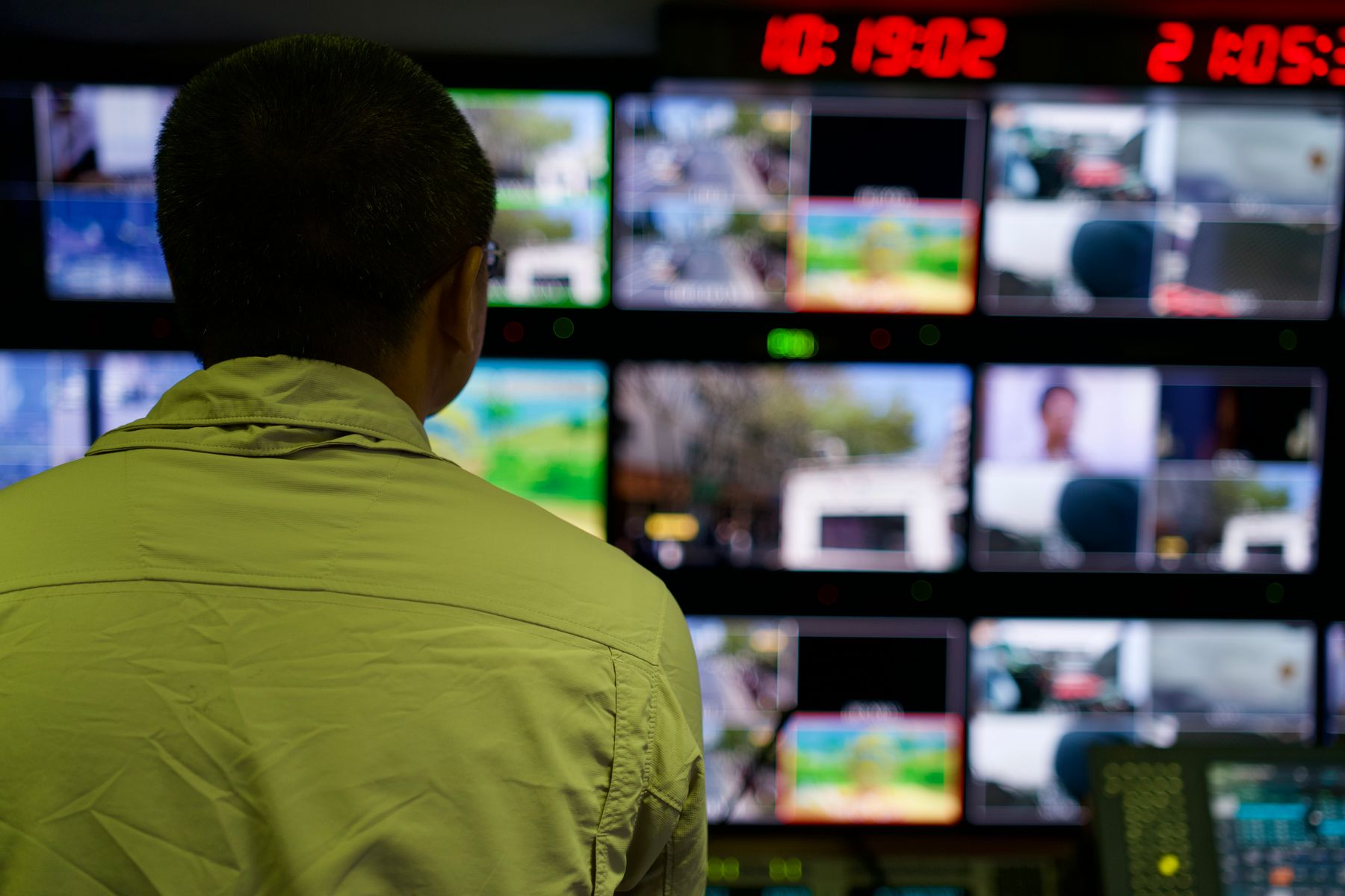 Operator monitoring multiple operations displays